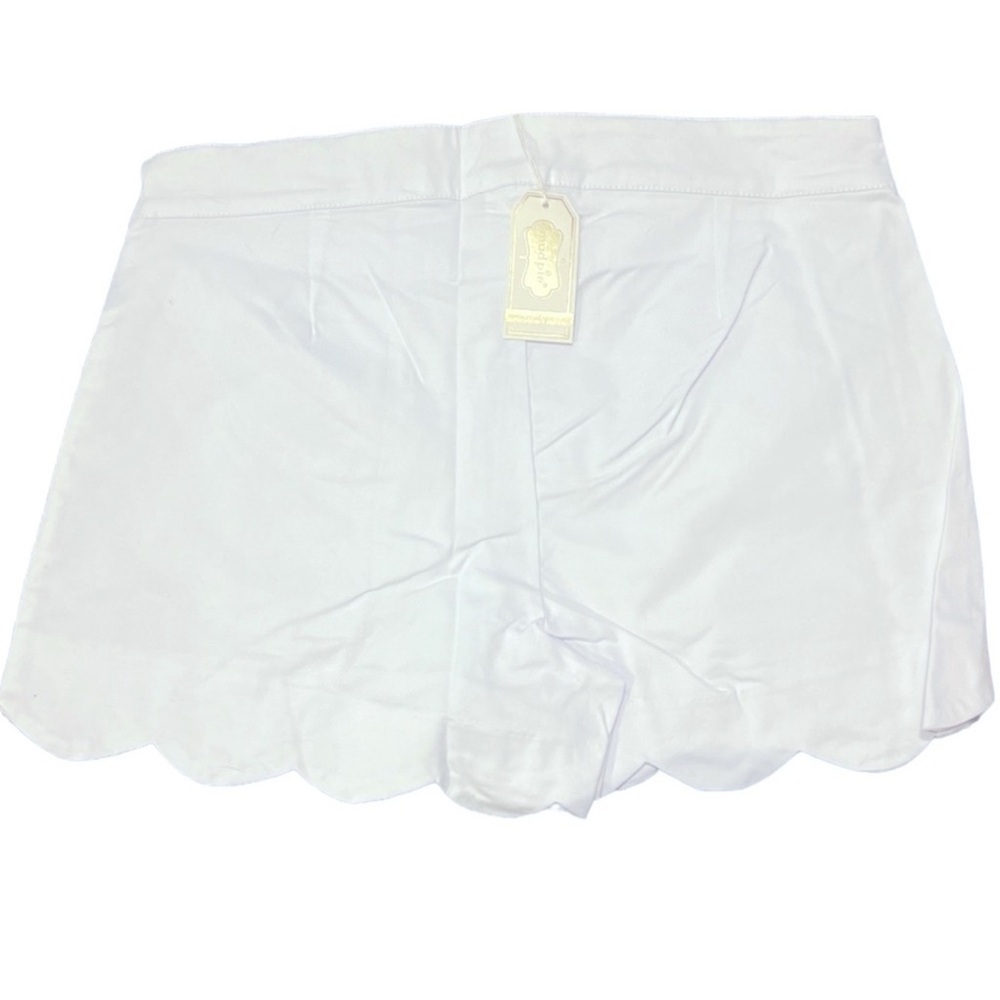 Mudpie NWT White Scalloped Women Shorts. Size medium - Picture 2 of 3